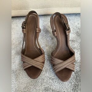 Banana Republic Brown Leather Platform Sandals with Contrast Stitching 8.5
